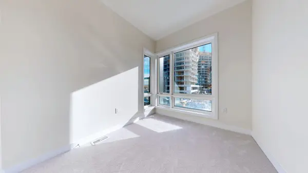 38 Dandara Gate, Vaughan, ON L4L 0M6