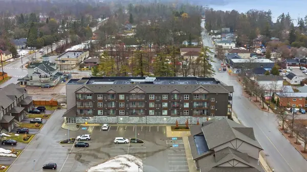 110 Grew BLVD #311, Georgina, ON L0E 1L0