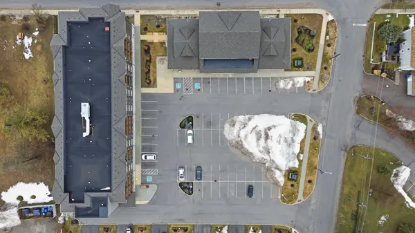 110 Grew BLVD #311, Georgina, ON L0E 1L0