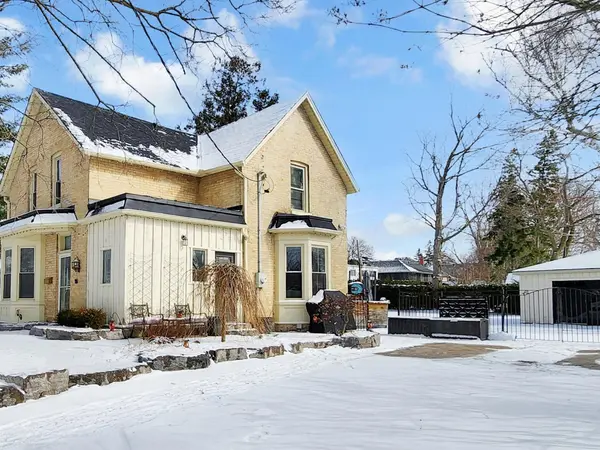 19 Spruce ST, Aurora, ON L4G 1R7