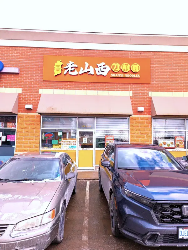 129 Pedersen DR #4-5, Aurora, ON L4G 6V5