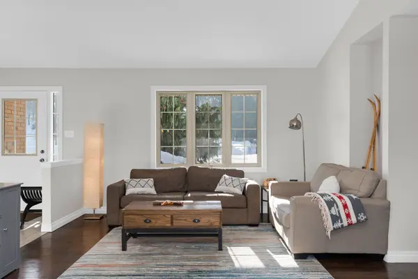 32 Hickory LN, Oro-medonte, ON L0K 1E0