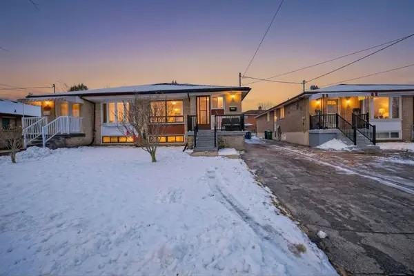 130 Duncanwoods DR, Toronto W05, ON M9L 2E1