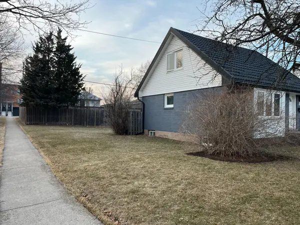 21 Eaton PL, Hamilton, ON L8H 1N8