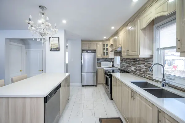 21 Eaton PL, Hamilton, ON L8H 1N8