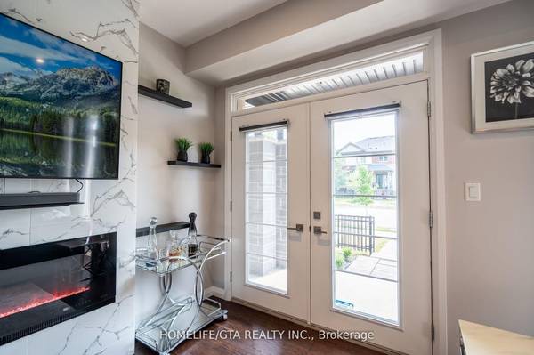 12 Shay LN, Hamilton, ON L9G 0G5