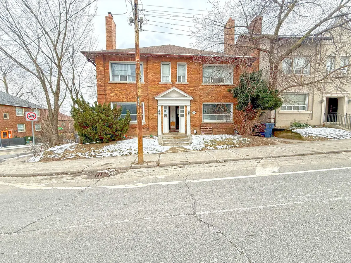 1131 Avenue RD, Toronto C03, ON M5N 2E5