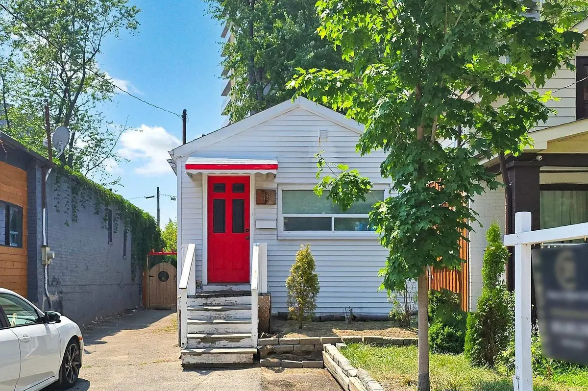 48 St Dunstan DR, Toronto E06, ON M1L 2V5