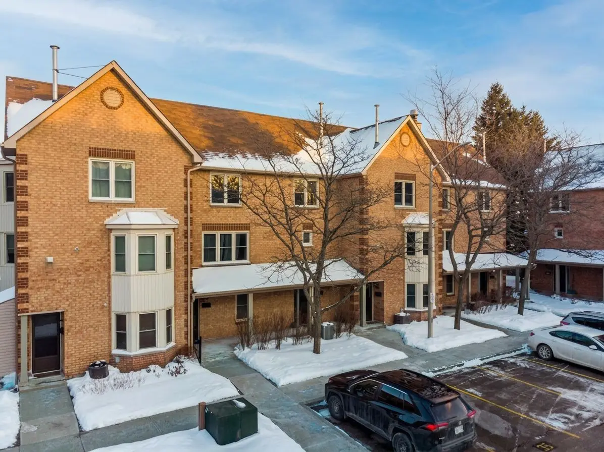 119 D'ambrosio DR #34, Barrie, ON L4N 7R7