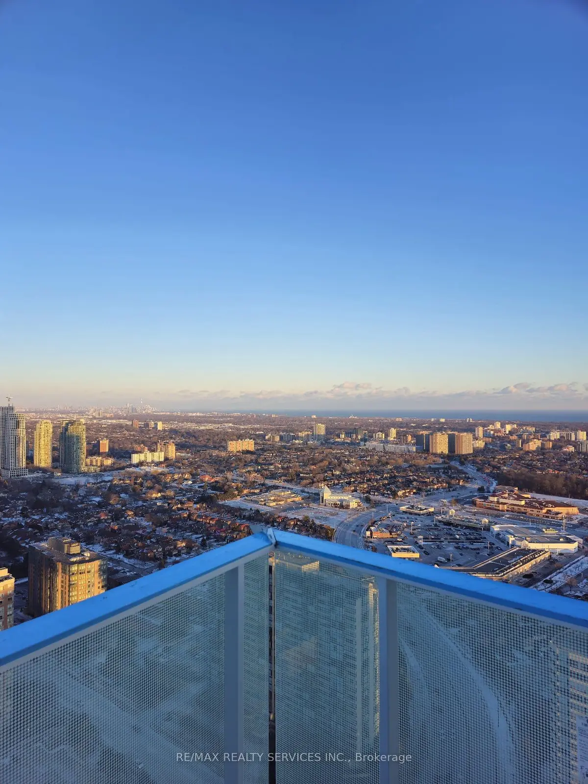 3900 Confederation Pkwy #3903, Mississauga, ON L5B 0M3