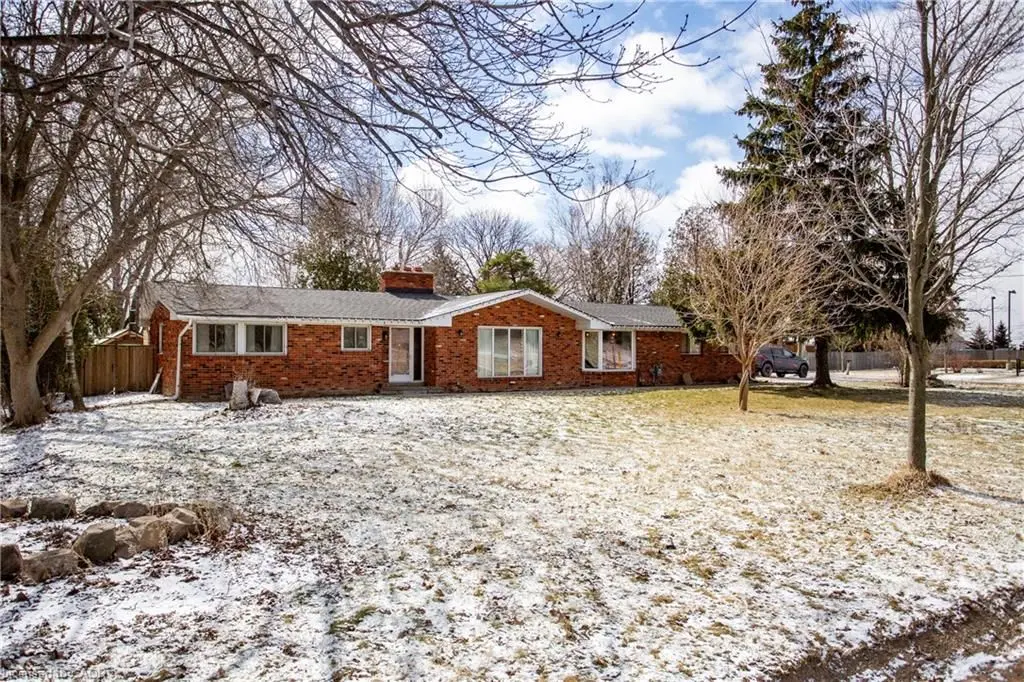 548 Book RD E, Hamilton, ON L9G 3L1