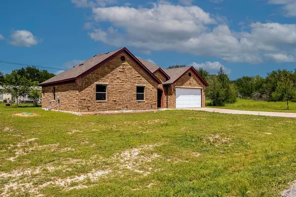 3024 Red Oak Drive, Granbury, TX 76048