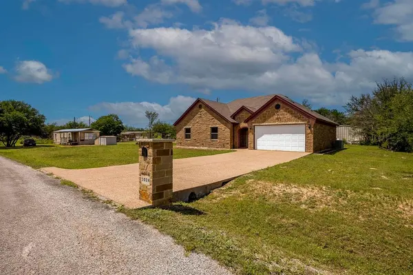 3024 Red Oak Drive, Granbury, TX 76048