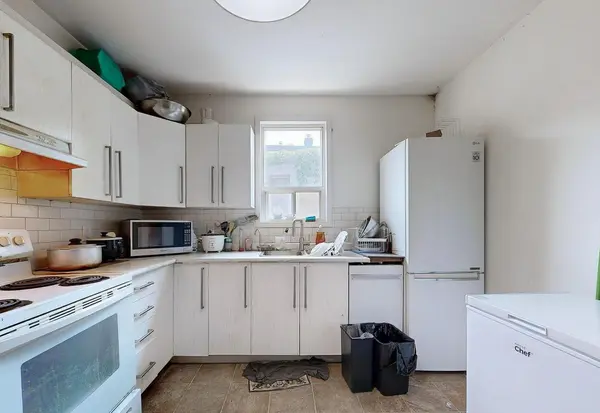 48 St Dunstan DR, Toronto E06, ON M1L 2V5