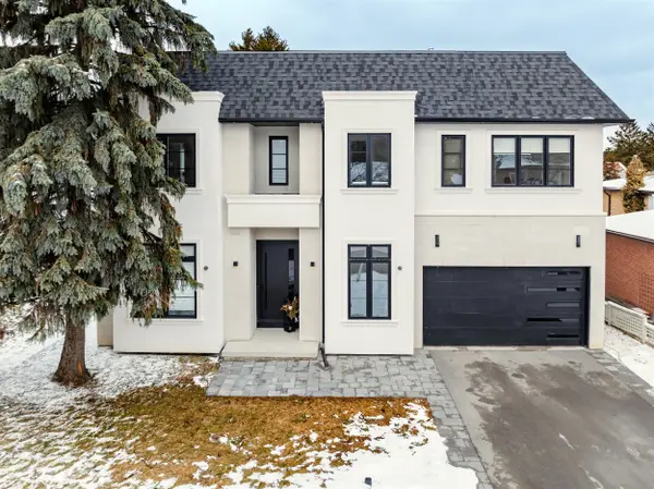 32 Cossar DR, Aurora, ON L4G 3N8