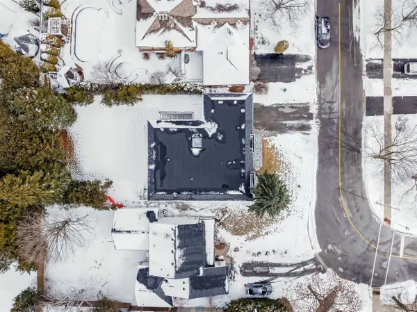 32 Cossar DR, Aurora, ON L4G 3N8