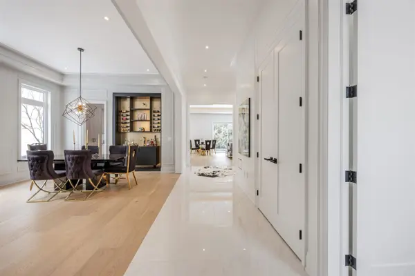 32 Cossar DR, Aurora, ON L4G 3N8