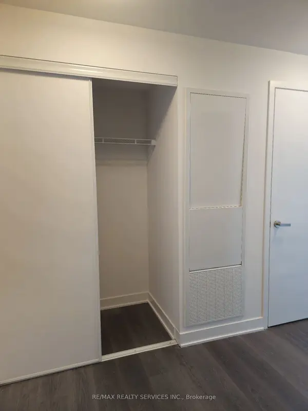 3900 Confederation Pkwy #3903, Mississauga, ON L5B 0M3