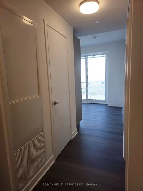 3900 Confederation Pkwy #3903, Mississauga, ON L5B 0M3