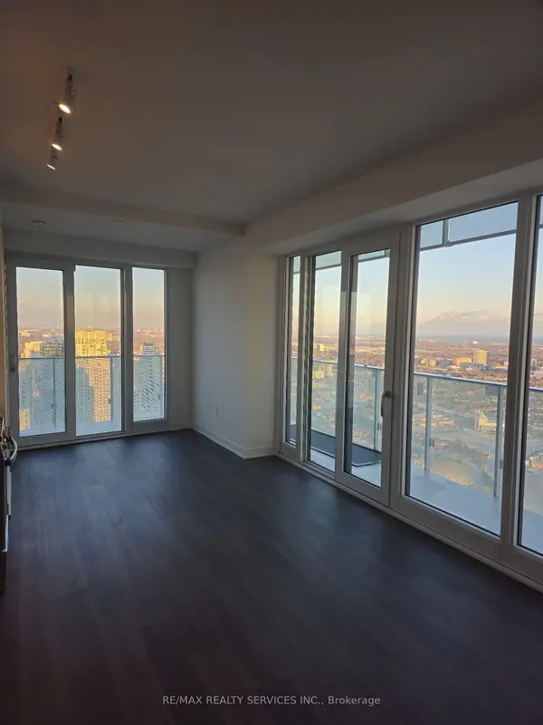 3900 Confederation Pkwy #3903, Mississauga, ON L5B 0M3