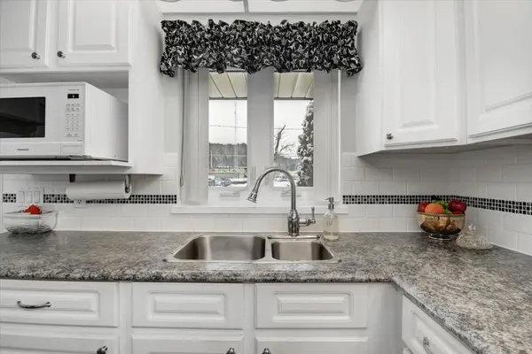 16 Alice ST #103, Bancroft, ON K0L 1C0