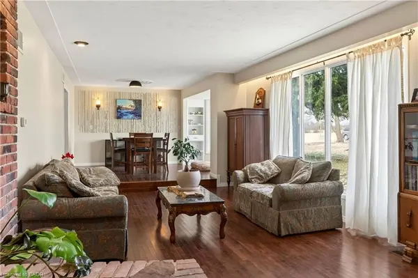 548 Book RD E, Hamilton, ON L9G 3L1