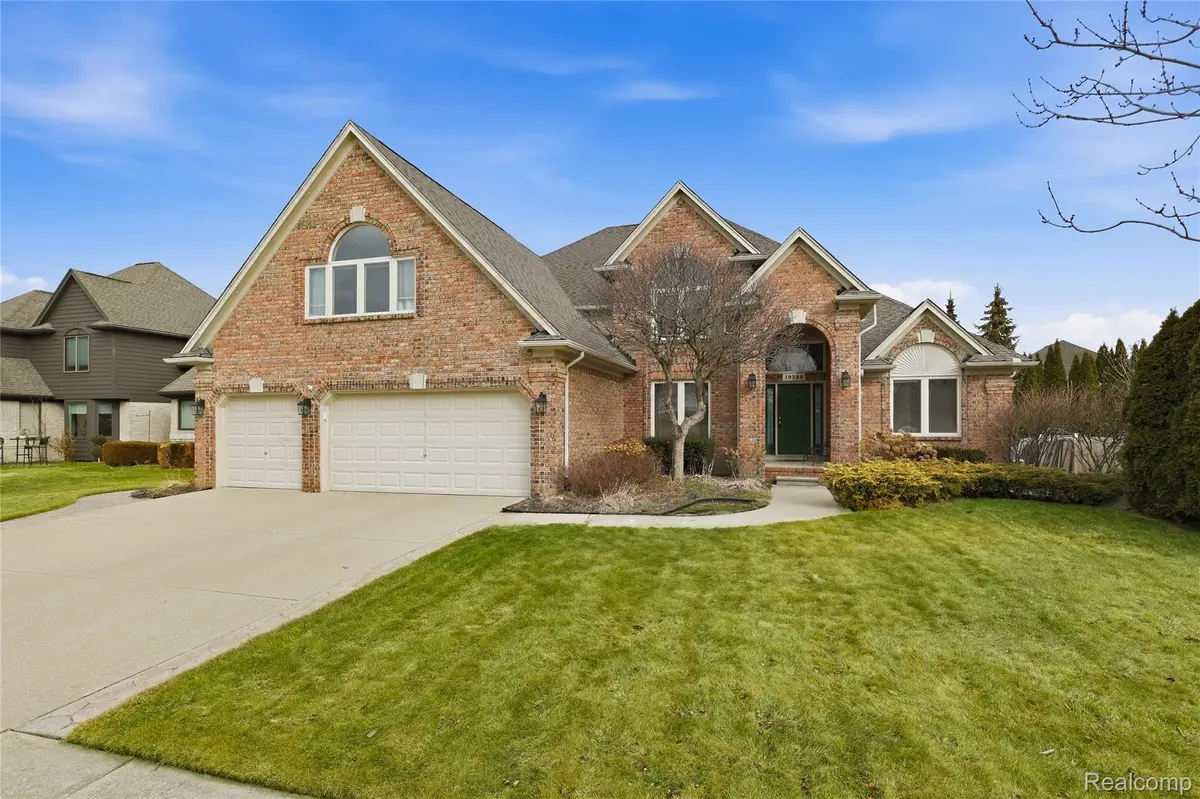 19389 Lakeland DR, Macomb Township, MI 48044