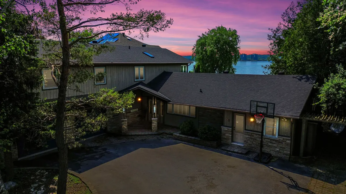 58 White Oaks RD, Barrie, ON L4N 4B9