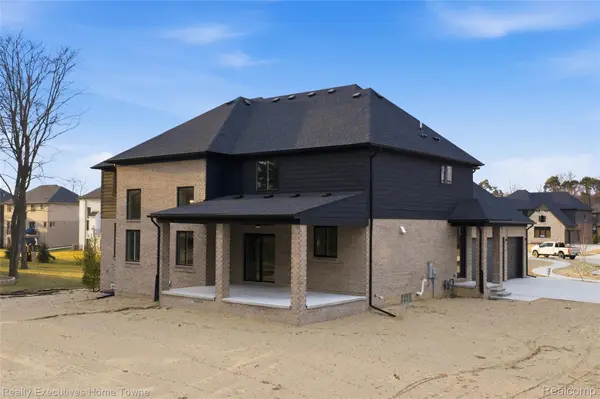 11982 Encore CT, Shelby Charter Township, MI 48315