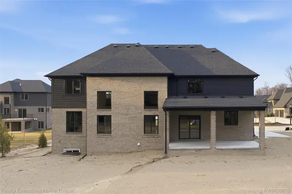 11982 Encore CT, Shelby Charter Township, MI 48315