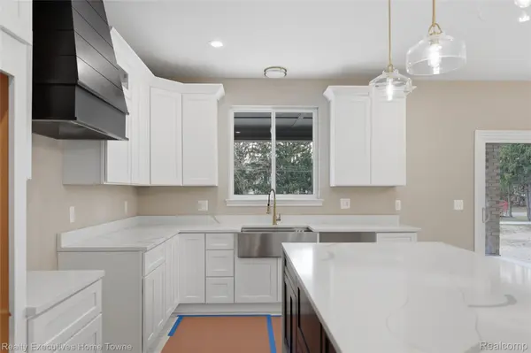 11982 Encore CT, Shelby Charter Township, MI 48315