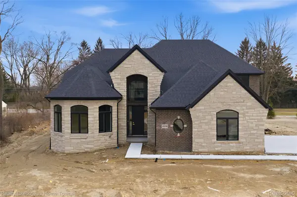 12020 Encore CT, Shelby Charter Township, MI 48315