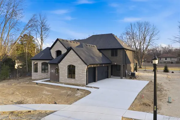 12020 Encore CT, Shelby Charter Township, MI 48315