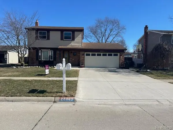 22043 Hillcrest CT, Woodhaven, MI 48183