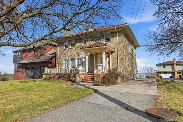 87 Biddle AVE, Wyandotte, MI 48192