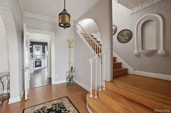 87 Biddle AVE, Wyandotte, MI 48192