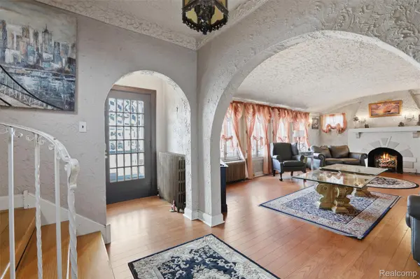 87 Biddle AVE, Wyandotte, MI 48192