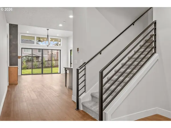 760 N V ST, Washougal, WA 98671