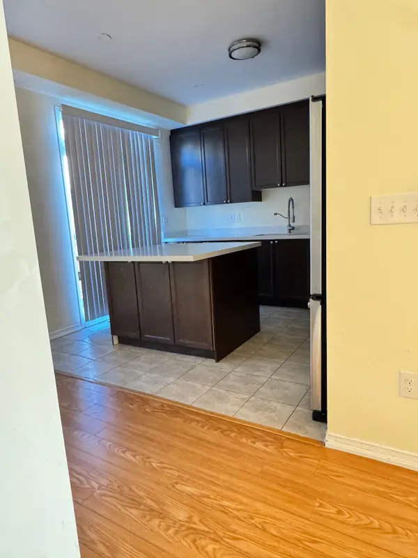 16 Quarrie LN, Ajax, ON L1T 0N1