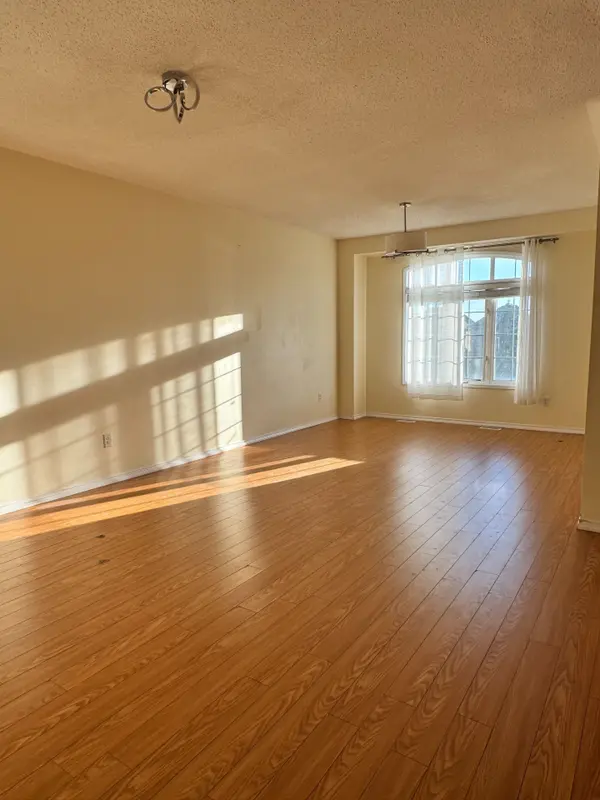 16 Quarrie LN, Ajax, ON L1T 0N1