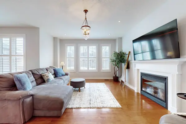 947 Booth AVE, Innisfil, ON L9S 0A5