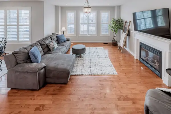 947 Booth AVE, Innisfil, ON L9S 0A5