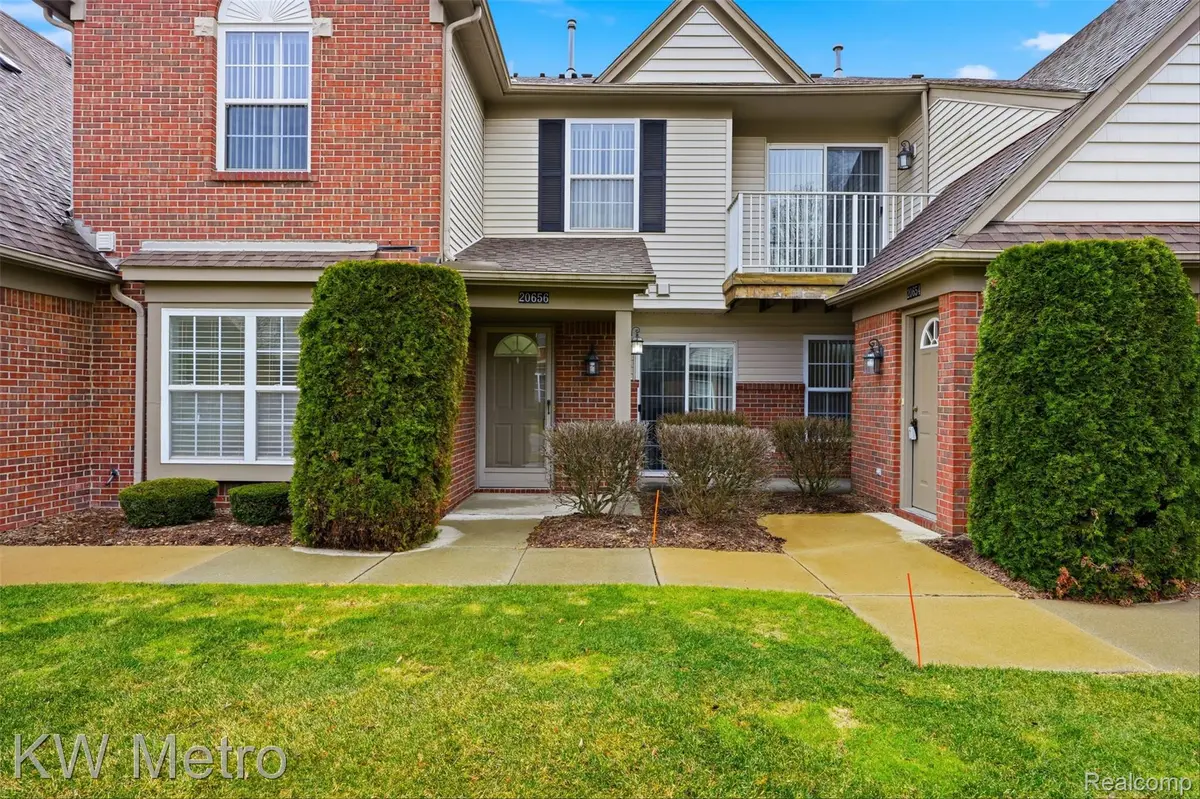 20656 Dunham RD, Clinton Charter Township, MI 48038