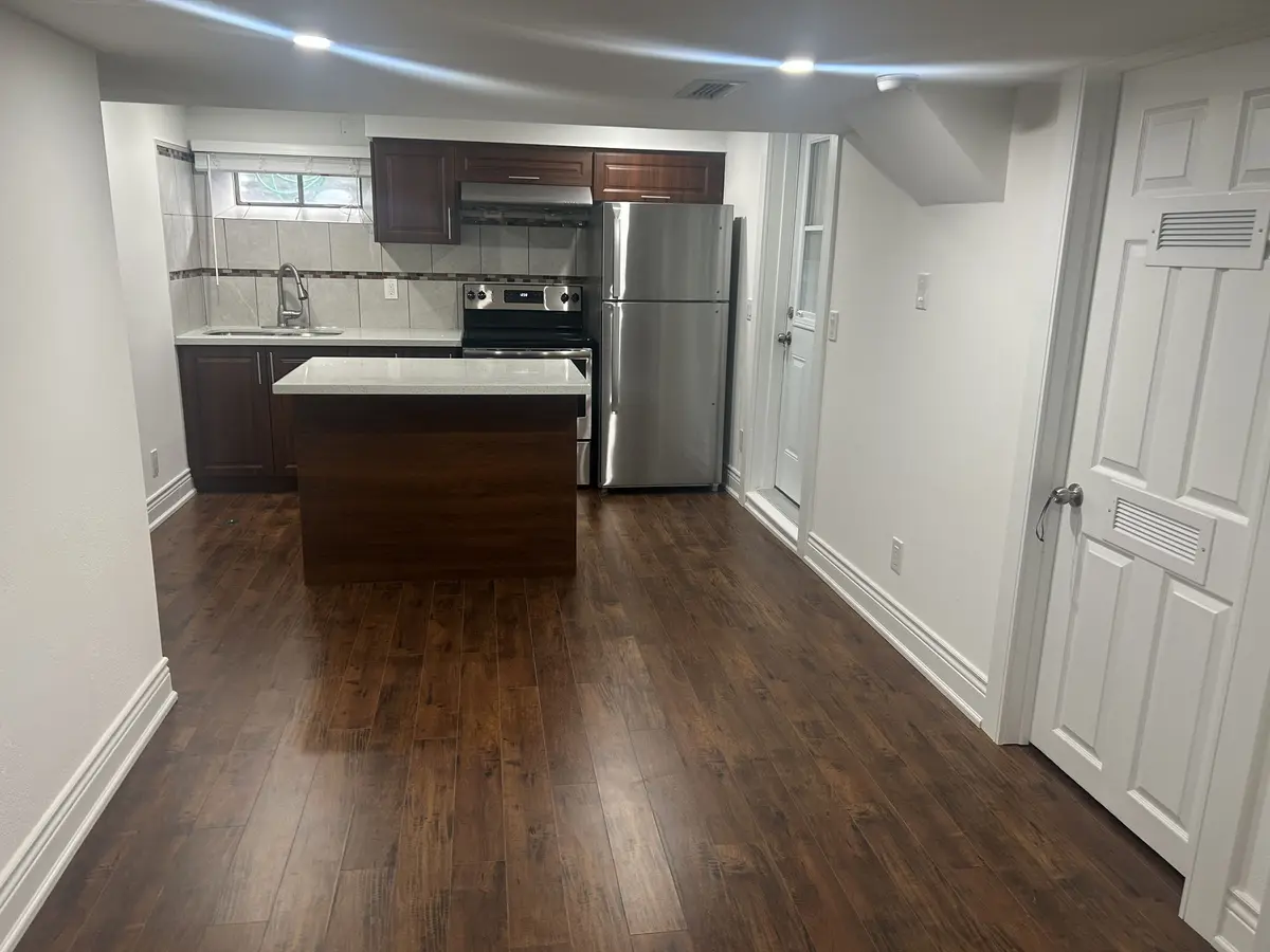 4057 Taffey CRES #Lower, Mississauga, ON L5L 2A6