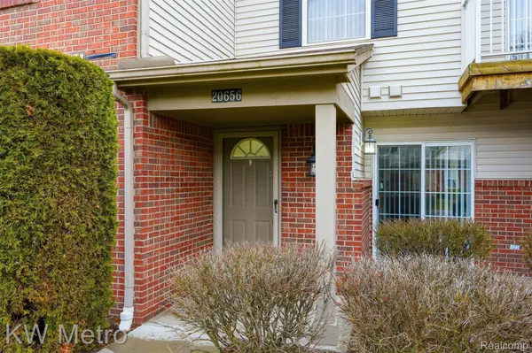 20656 Dunham RD, Clinton Charter Township, MI 48038