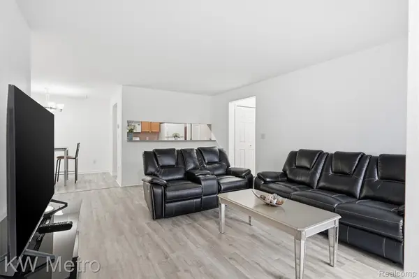 20656 Dunham RD, Clinton Charter Township, MI 48038