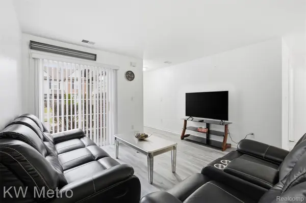 20656 Dunham RD, Clinton Charter Township, MI 48038