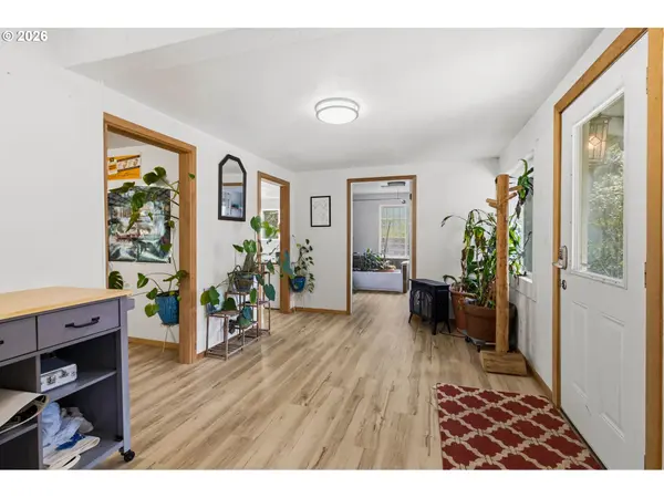 1375 PLEASANT VIEW DR, Cottage Grove, OR 97424