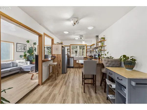 1375 PLEASANT VIEW DR, Cottage Grove, OR 97424