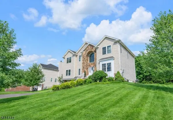 6 Jacob Way, Lopatcong Twp., NJ 08865